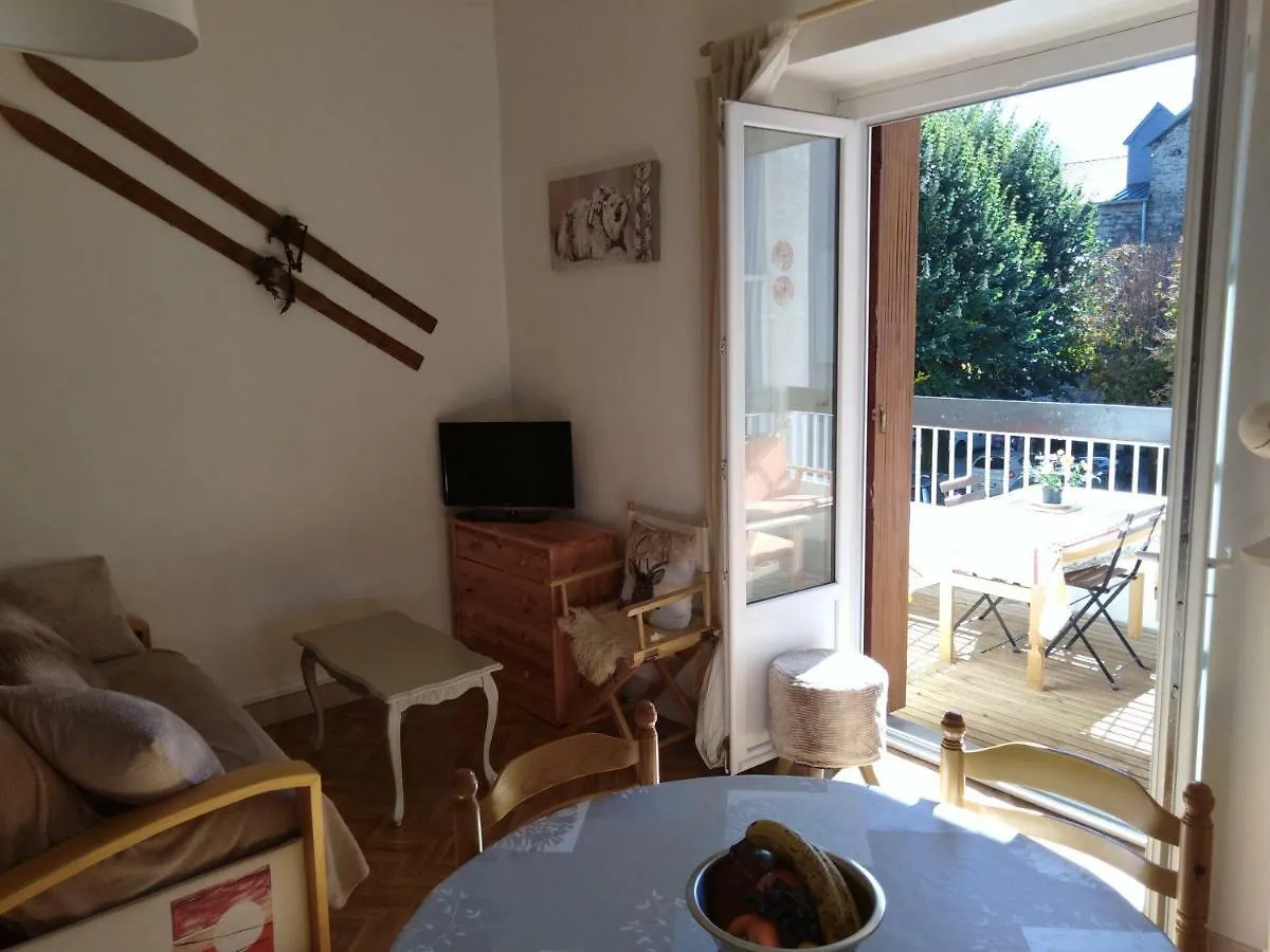Le Pardeilhan Appt Chaleureux, Lumineux Avec Terrasse Et Parking En Coeur De Ville Bagnères-de-Luchon 0*,  Franciaország