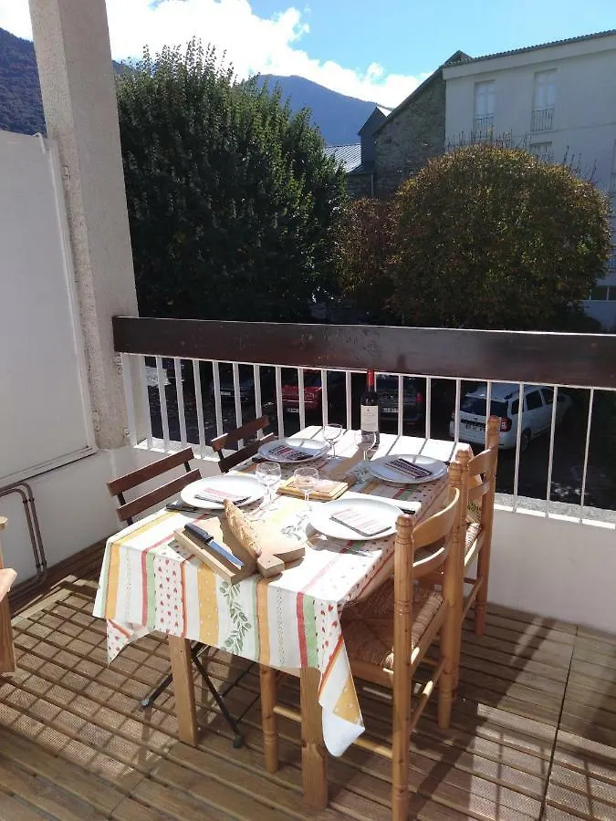 Le Pardeilhan Appt Chaleureux, Lumineux Avec Terrasse Et Parking En Coeur De Ville Bagnères-de-Luchon